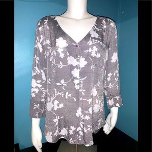 Gray/White Floral Tunic / size (M)